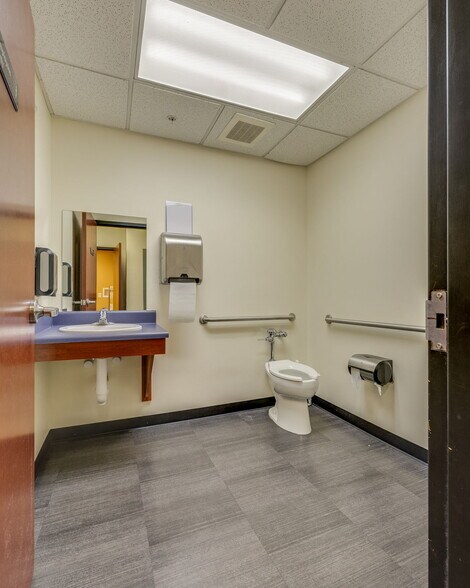 More Photos Of 400-444 Clinchfield St, Kingsport Medical For Sale