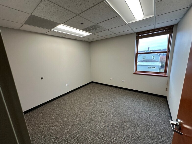 More Photos Of 303 N 2nd St, St Charles Office For Lease