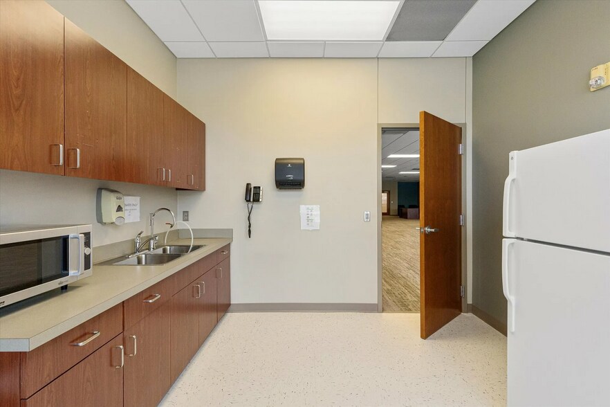 More Photos Of 11010 Burdette St, Omaha Office For Lease