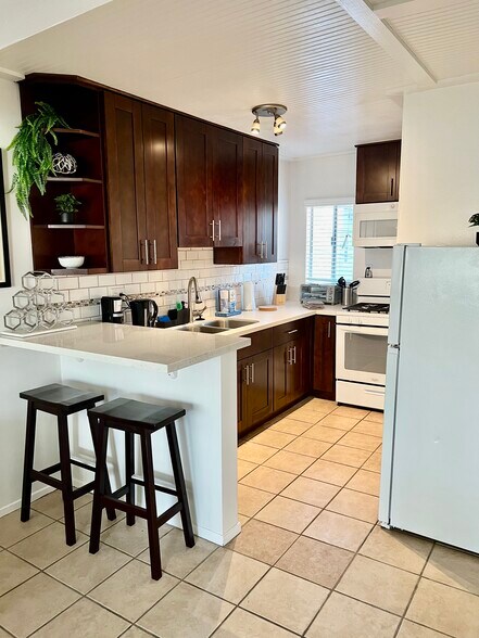 More Photos Of 1014 N Oxford Ave, Los Angeles Apartments For Sale