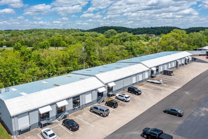 More Photos Of 401-413 Old Stone Bridge Pike, Goodlettsville Unknown For Lease