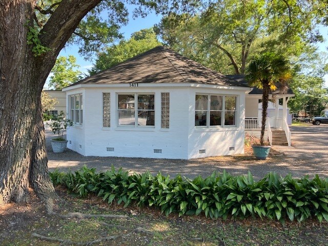 More Photos Of 1411 Ashley River Rd, Charleston Freestanding For Sale
