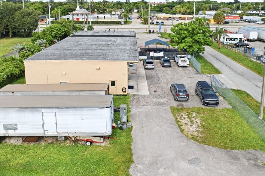 More Photos Of 2422 N Military Trl, West Palm Beach Warehouse For Sale