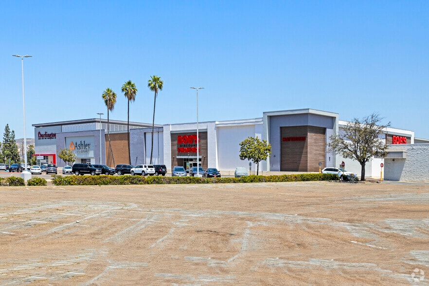 More Photos Of 415-761 Parkway Plaza, El Cajon Unknown For Lease