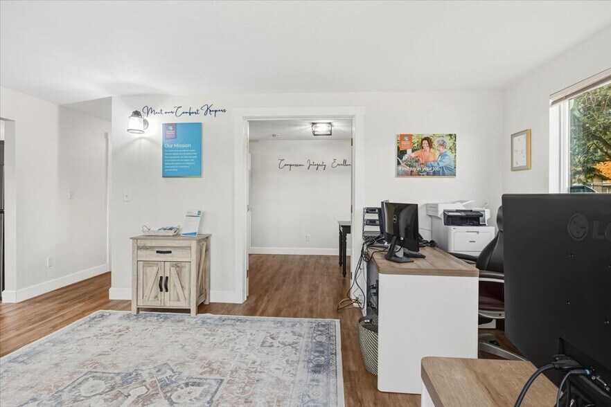 More Photos Of 2115 E 27th St, Vancouver Office For Sale