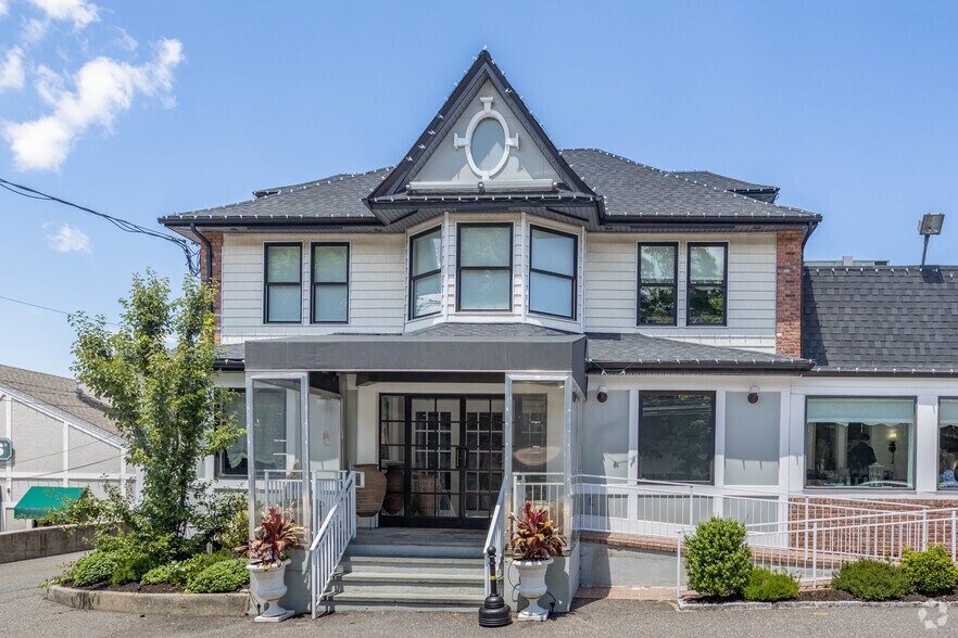 More Photos Of 8285 Jericho Tpke, Woodbury Unknown For Lease