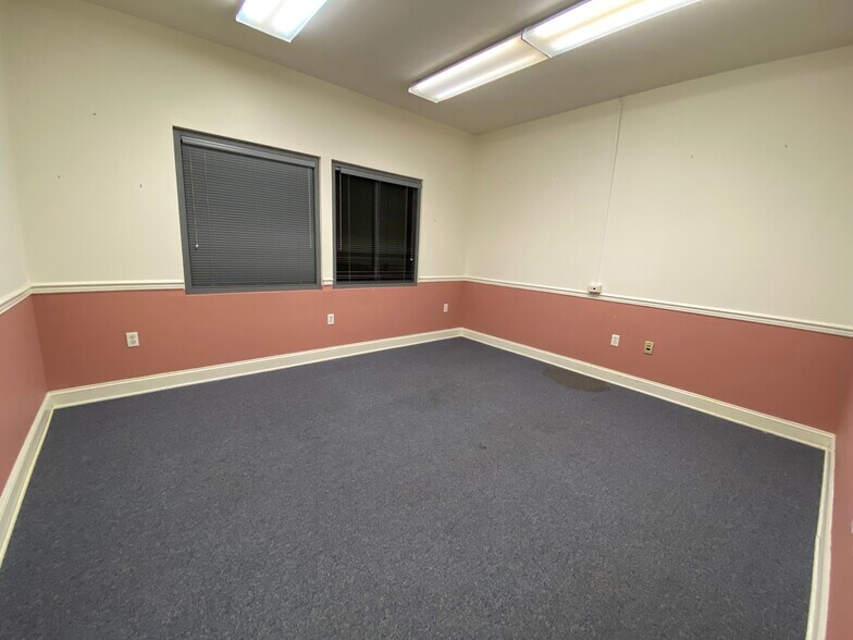 More Photos Of 241 Highway 1085, Madisonville Warehouse For Lease
