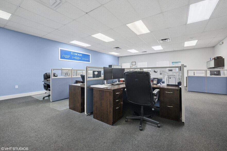 More Photos Of 10405 NW 37th Ter, Doral Warehouse For Lease