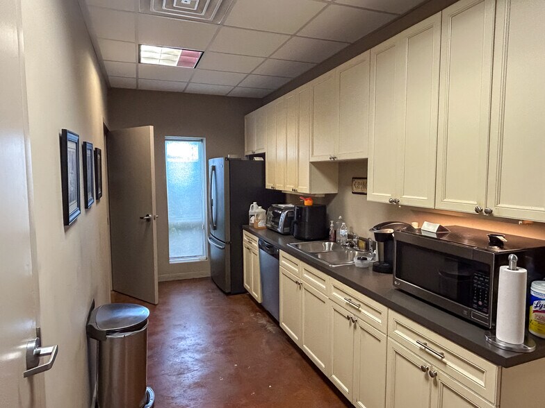 More Photos Of 4273 Domino Ave, North Charleston Warehouse For Lease