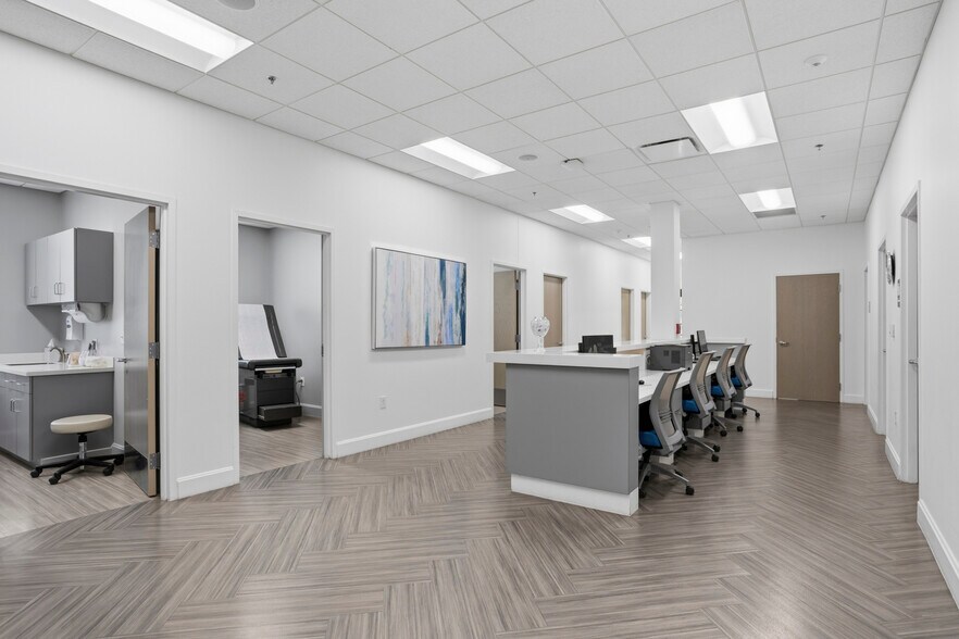 More Photos Of 160 Fountains Blvd, Madison Medical For Sale