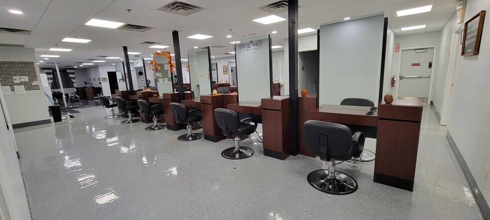 More Photos Of 2300 Greene Way, Louisville Office For Sale