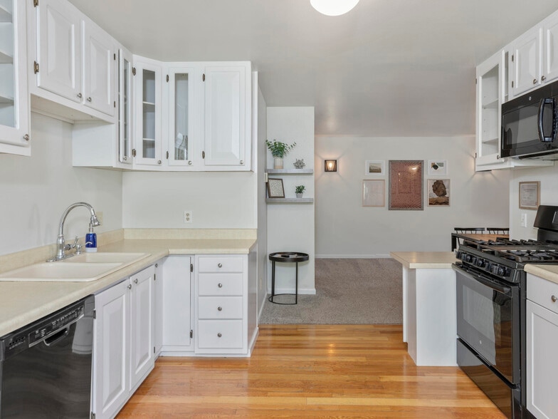 More Photos Of 609 Clinton St, Ridgway Apartments For Sale