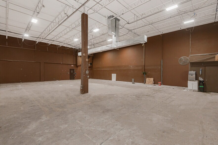 More Photos Of 3650 Coral Ridge Dr, Coral Springs Light Manufacturing For Sale