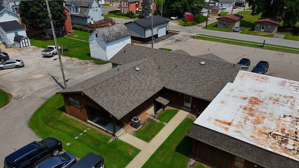 More Photos Of 131 Lewis Ave, Circleville Office For Sale