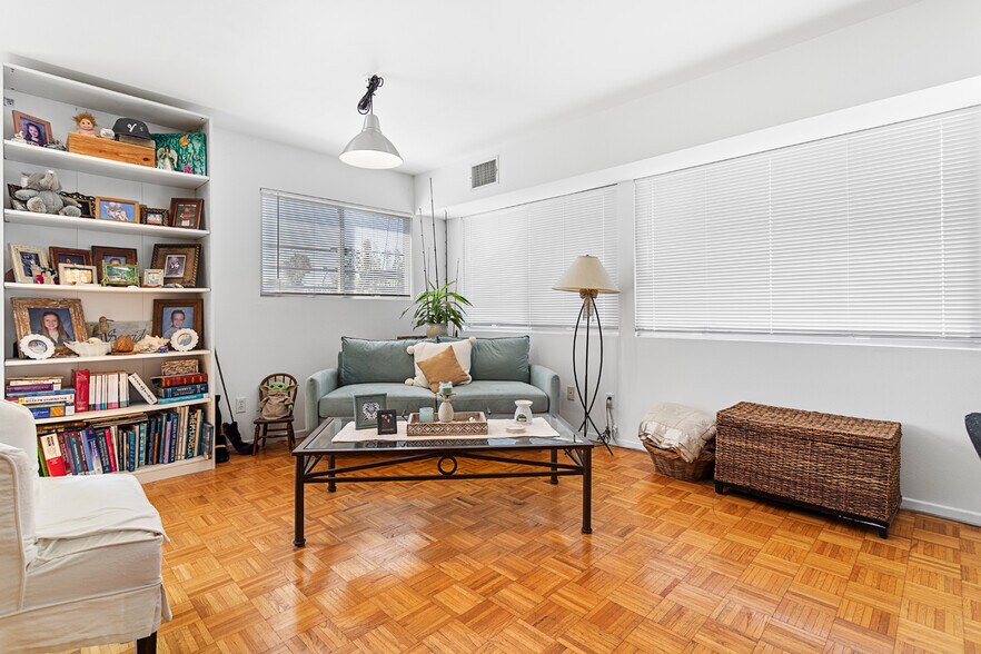 More Photos Of 905 Electric Ave, Venice Unknown For Lease