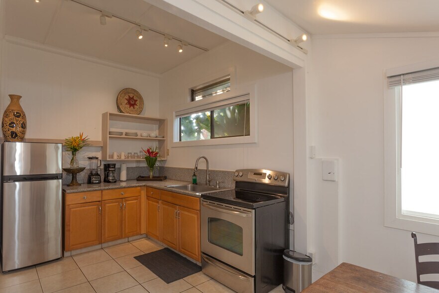 More Photos Of 69 Hana Hwy, Paia Freestanding For Sale