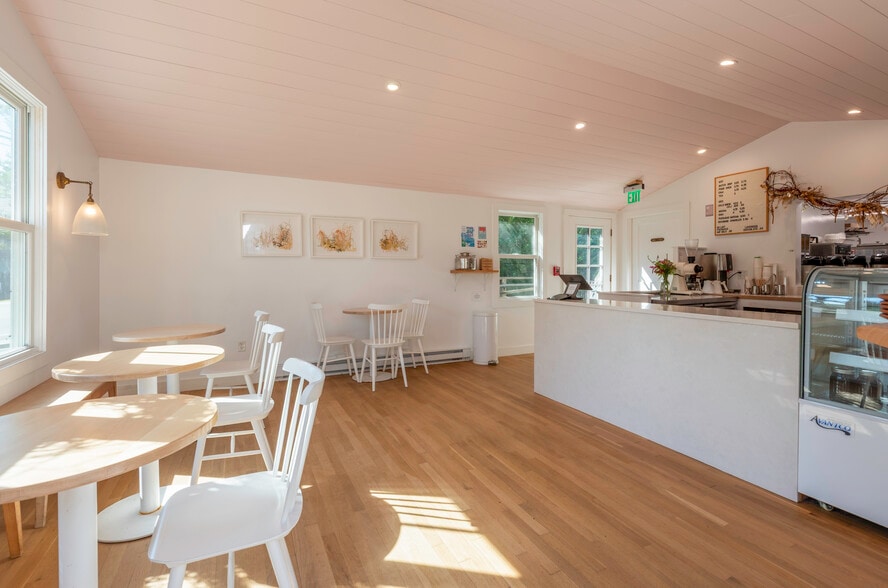 More Photos Of 162 Main St, Essex General Retail For Sale