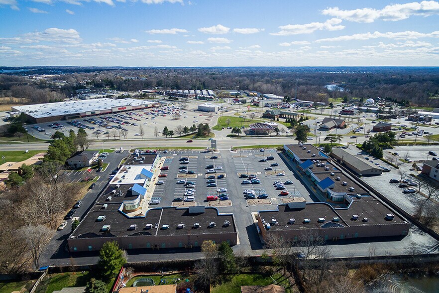 More Photos Of 4174-4246 Pontiac Lake Rd, Waterford Unknown For Lease