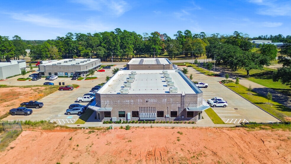 More Photos Of 2517 N Frazier St, Conroe Office For Sale