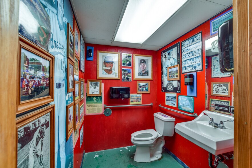 More Photos Of 10267 US Highway 14, Mazomanie Sports And Entertainment For Sale