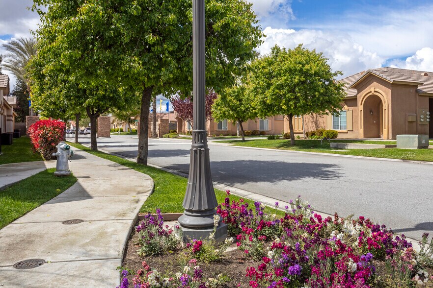 More Photos Of 8400 White Rock Dr, Bakersfield Apartments For Sale
