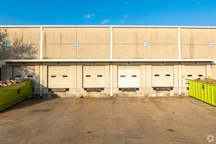 More Photos Of 10600 Corporate Dr, Stafford Warehouse For Lease