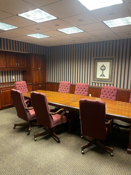 More Photos Of 14601 Hwy 41 N, Evansville Office For Lease