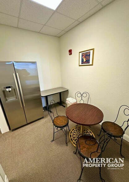 More Photos Of 7910 N Tamiami Trl, Sarasota Office For Sale
