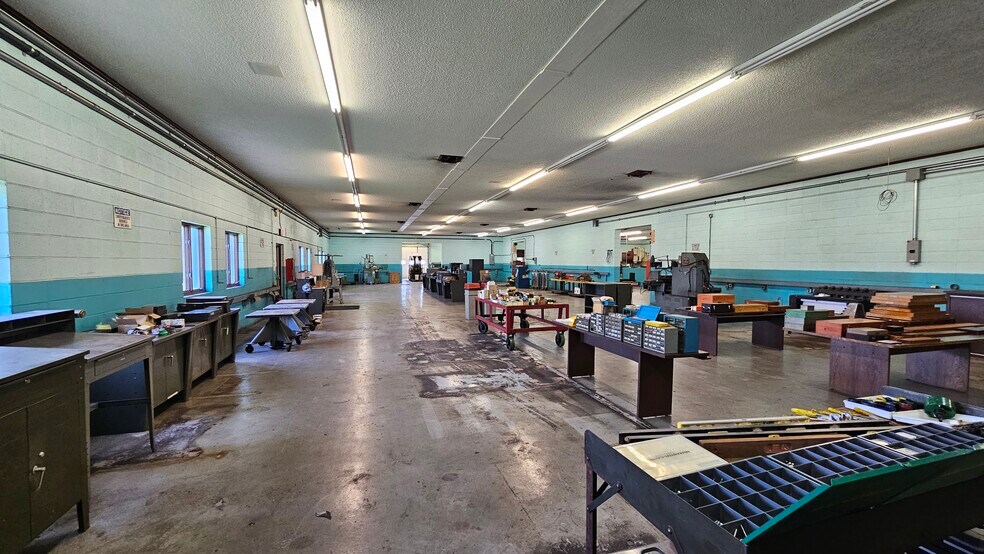 More Photos Of 16771 S 15th St, Galesville Warehouse For Sale