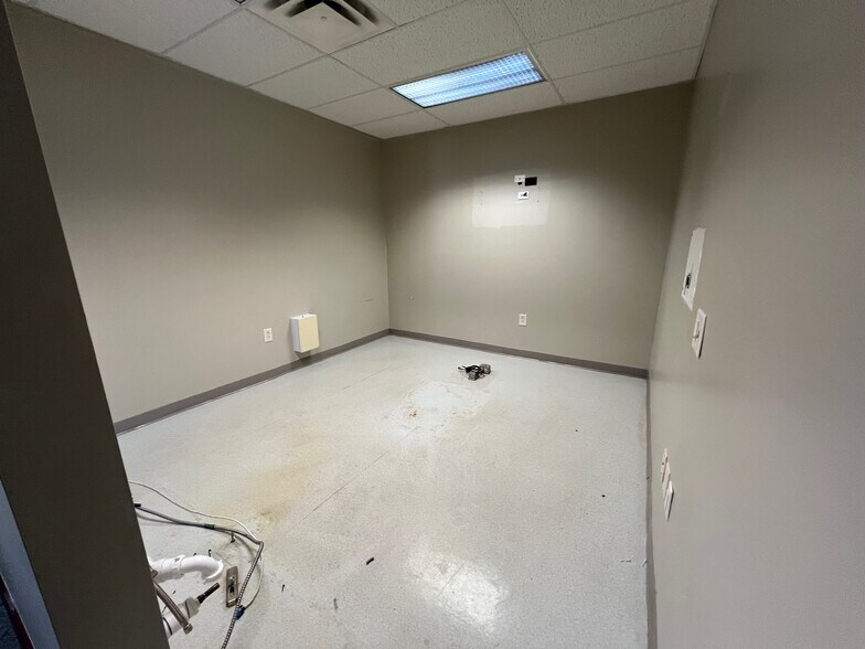 More Photos Of 10-24 Remick Blvd, Springboro Medical For Sale