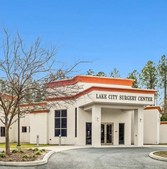 More Photos Of 208 SW Prosperity Pl, Lake City Medical For Sale
