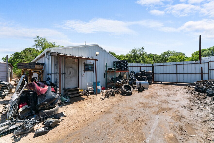 More Photos Of 10466 Central Expy, Dallas Auto Salvage Facility For Sale