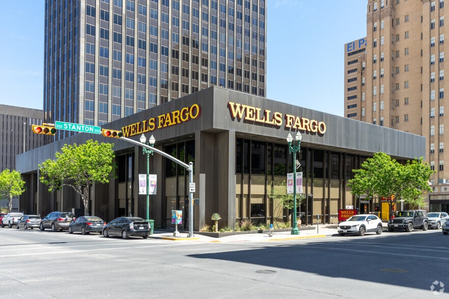 More Photos Of 221 N Kansas St, El Paso Office For Lease