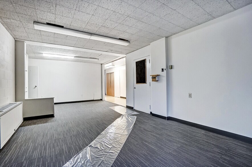 More Photos Of 1106 E High St, Springfield Schools For Sale