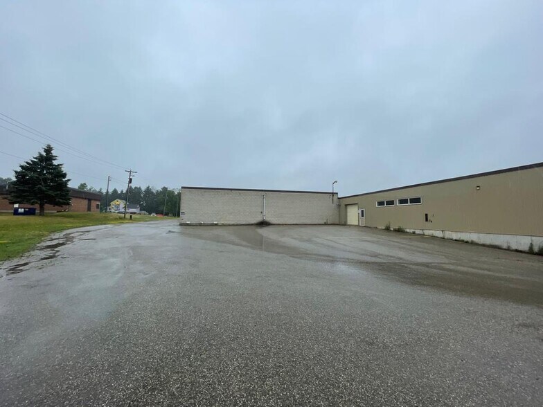 More Photos Of 115 Centennial Rd, Shelburne Warehouse For Lease