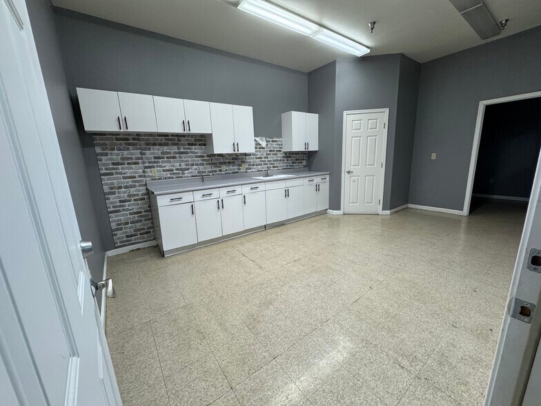 More Photos Of 820 Capitolio Way, San Luis Obispo Industrial For Lease