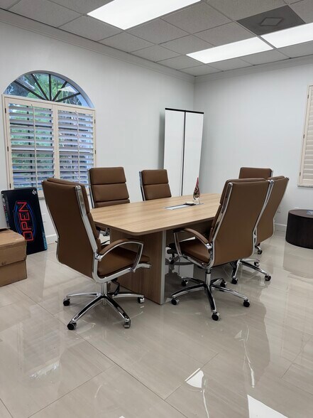 More Photos Of 15429 N Florida Ave, Tampa Medical For Lease