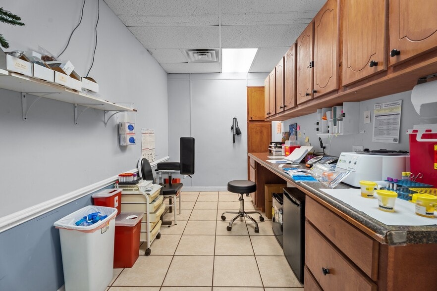 More Photos Of 2902 Central Heights Rd, Goldsboro Medical For Sale