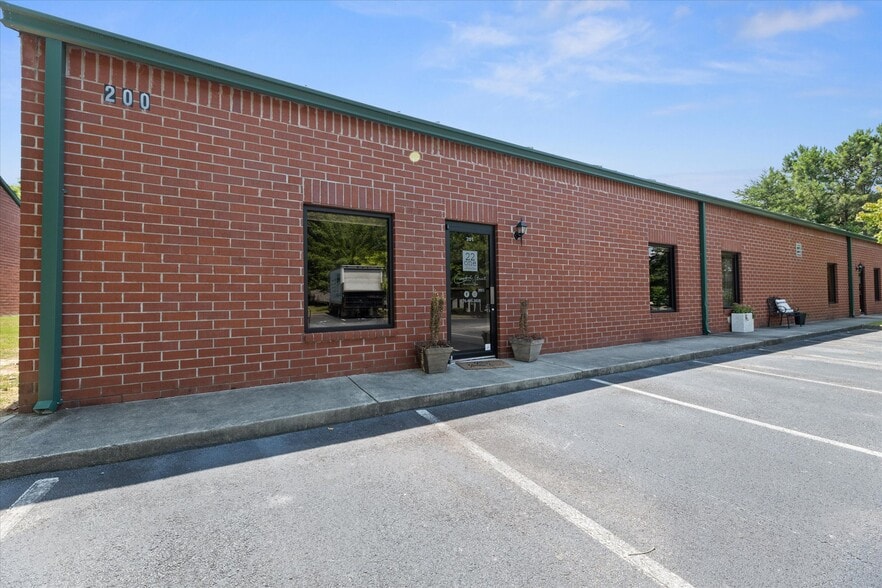 More Photos Of 155 Heathersett Dr SW, Marietta Self Storage For Lease