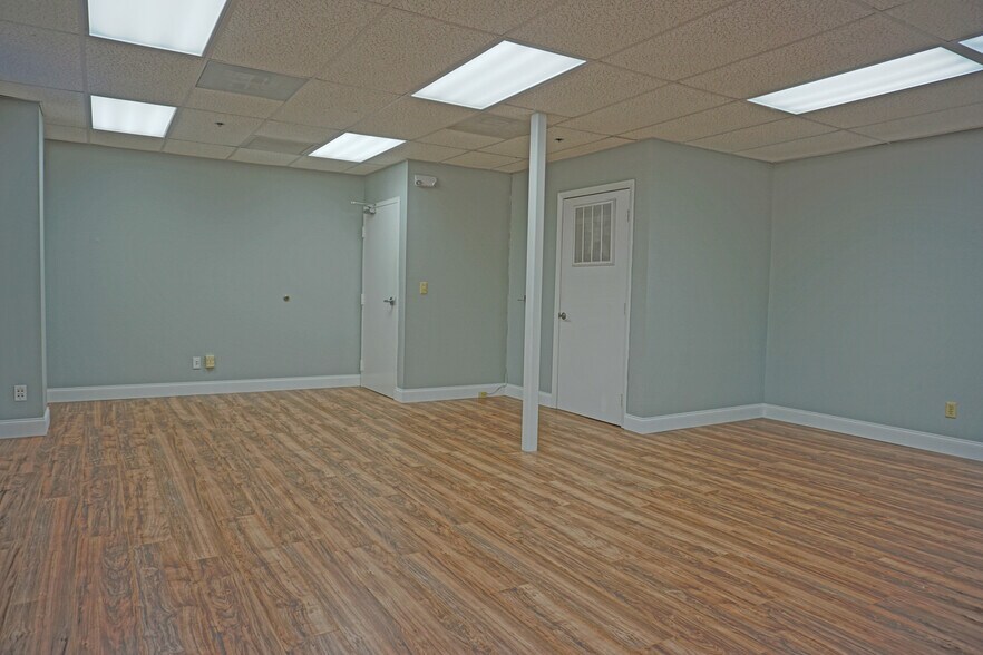 More Photos Of 3163 SE Lionel Ter, Stuart Warehouse For Lease