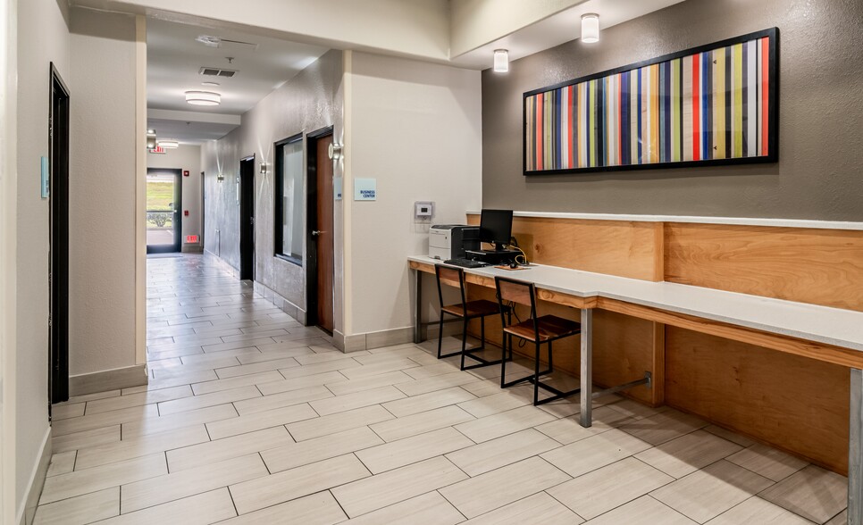 More Photos Of 2440 Gulf Fwy, Texas City Hotel For Sale