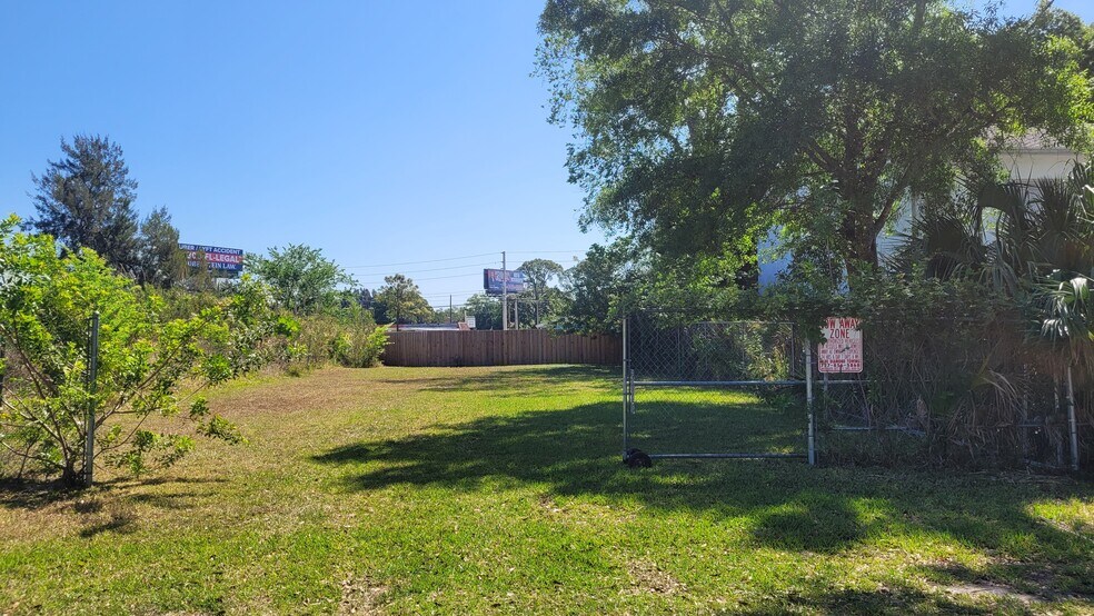More Photos Of 8132 Cormel St, Port Richey Industrial For Lease