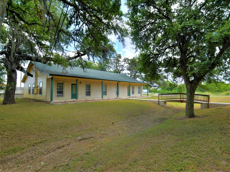 Primary Photo Of 102 Whitetail Dr, San Marcos Medical For Lease