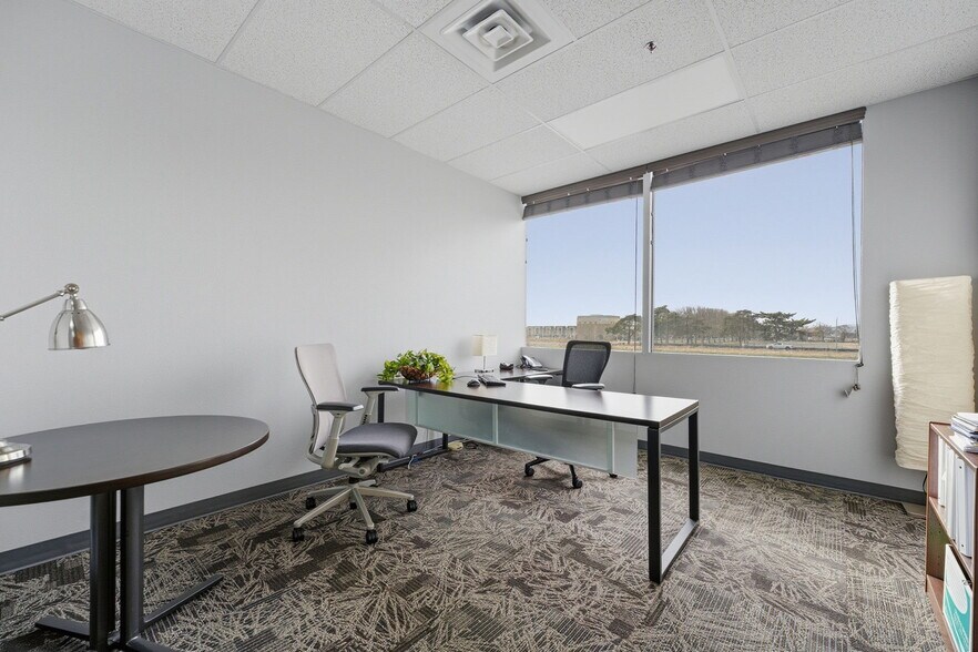 More Photos Of 2920 George Washington Way, Richland Office For Sale