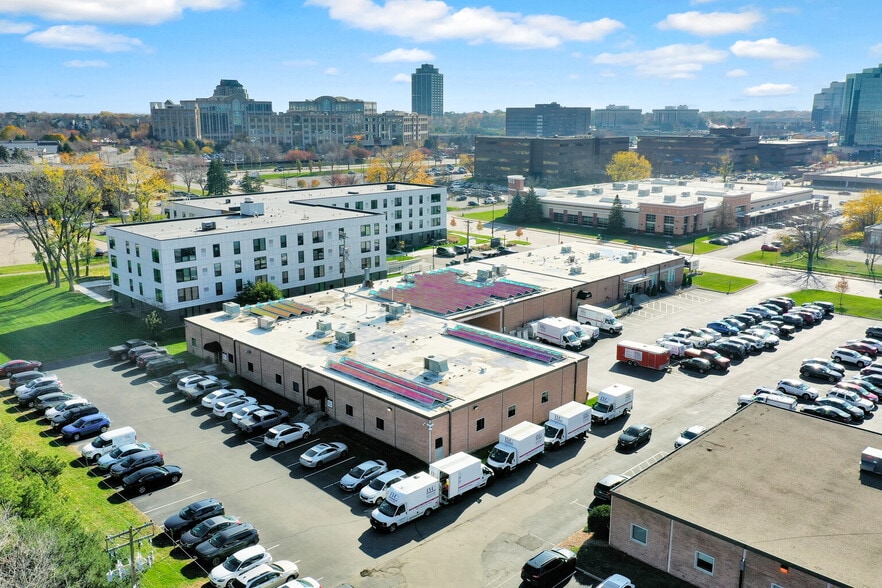 More Photos Of 4200-4250 76th St W, Edina Light Distribution For Sale