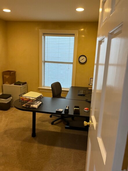 More Photos Of 10555 Metropolitan Ave, Kensington Medical For Sale