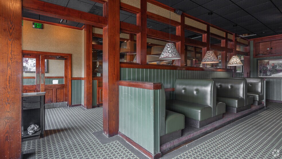 More Photos Of 4066 Victory Blvd, Portsmouth Restaurant For Lease