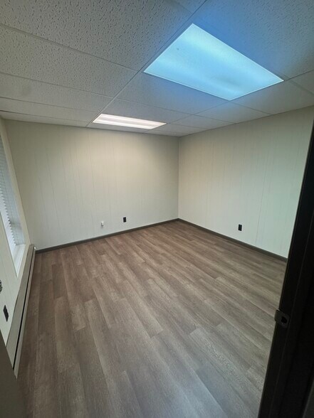 More Photos Of 41590 Production Dr, Harrison Township Manufacturing For Lease