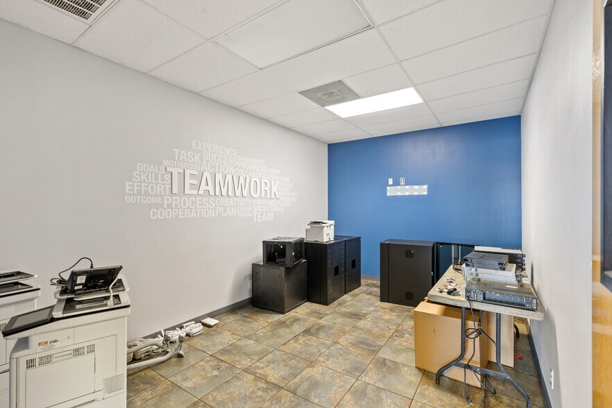 More Photos Of 1120 Commercial Blvd N, Arlington Warehouse For Sale