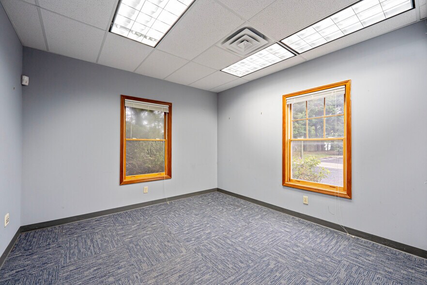 More Photos Of 124 Dorchester Sq, Westerville Office For Sale